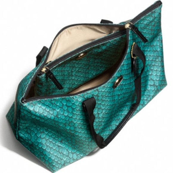 Coach Handbags - NWT Coach Weekender Green Snake Getaway Travel 2pc